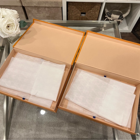 Louis Vuitton Magnetic Gift Boxes - Picture 6 of 9